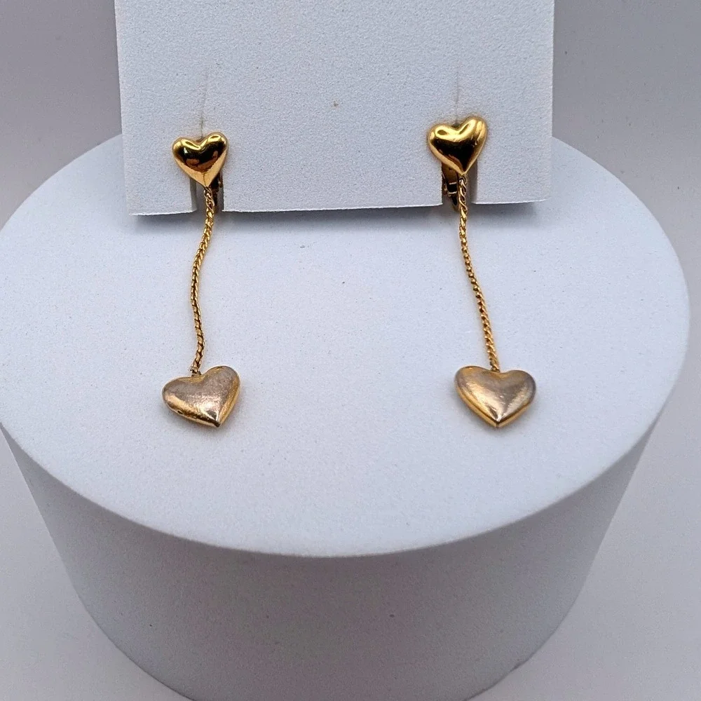 Vintage Trifari Gold Tone Double Heart Dangle Drop Clip On Earrings 3806